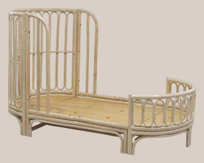 Rotan meegroeibed Sol als kinderbed met lage instap