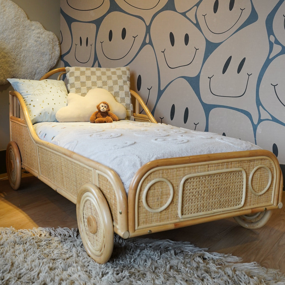 Het rotan autobed voor kleuters en peuters. Een stoer auto kinderbed in een warm sfeervol rotan design. 